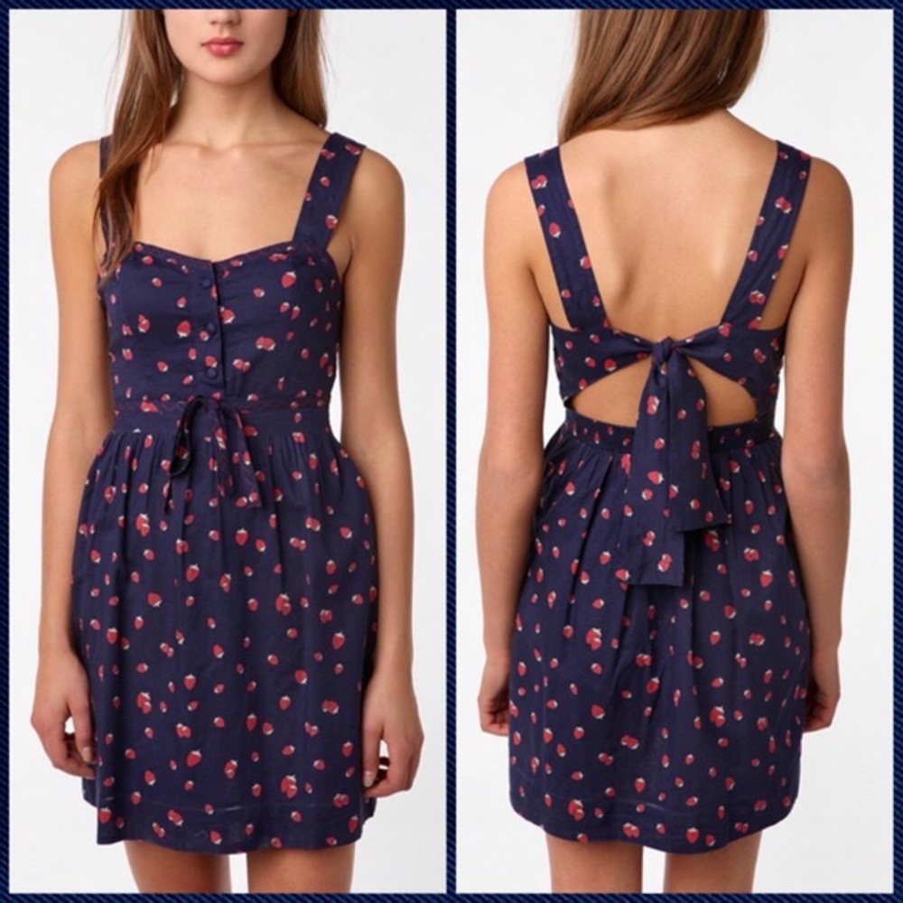 UO Strawberry summer dress🍓